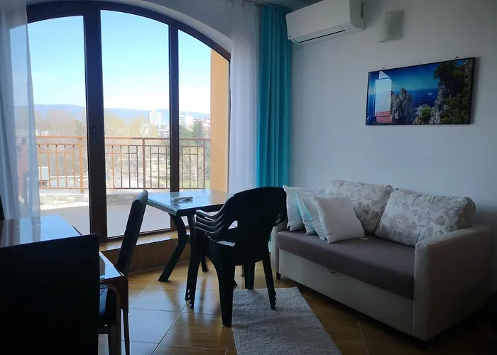 Complex Golden Dreams Aparthotel