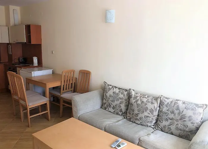 Complex Golden Dreams Aparthotel