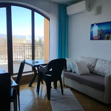 Complex Golden Dreams Aparthotel