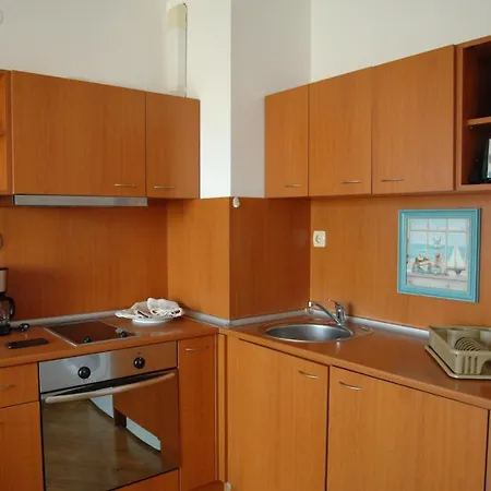 Complex Golden Dreams アパートホテル サニービーチ