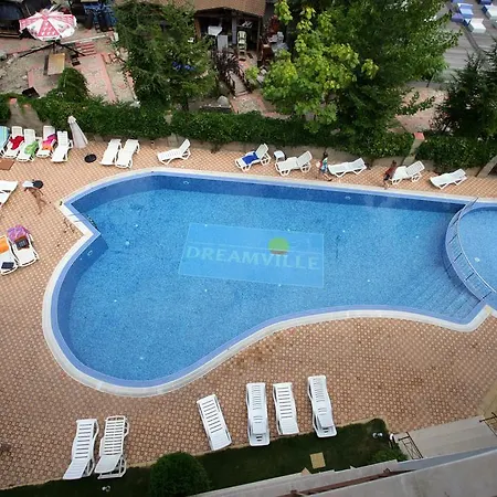 Complex Golden Dreams Aparthotel
